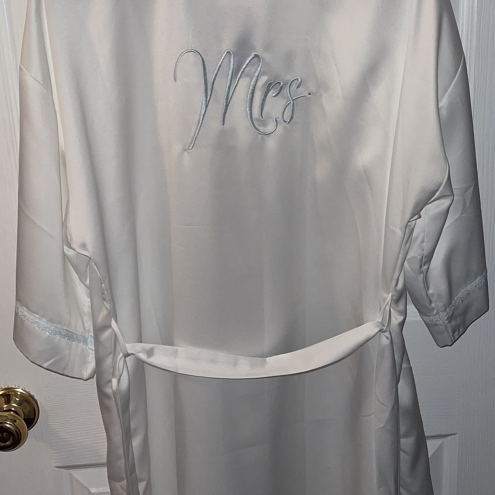 Apt 9 Mrs. Robe